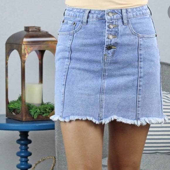 Sadie & Sage Dresses & Skirts - Sadie & Sage Raw Hem Denim Skirt